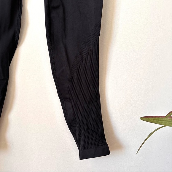 Lululemon Iconic Sweat Tight in Black/Ocean Mist, Graphic Logo, Size 8 - Picture 7 of 10